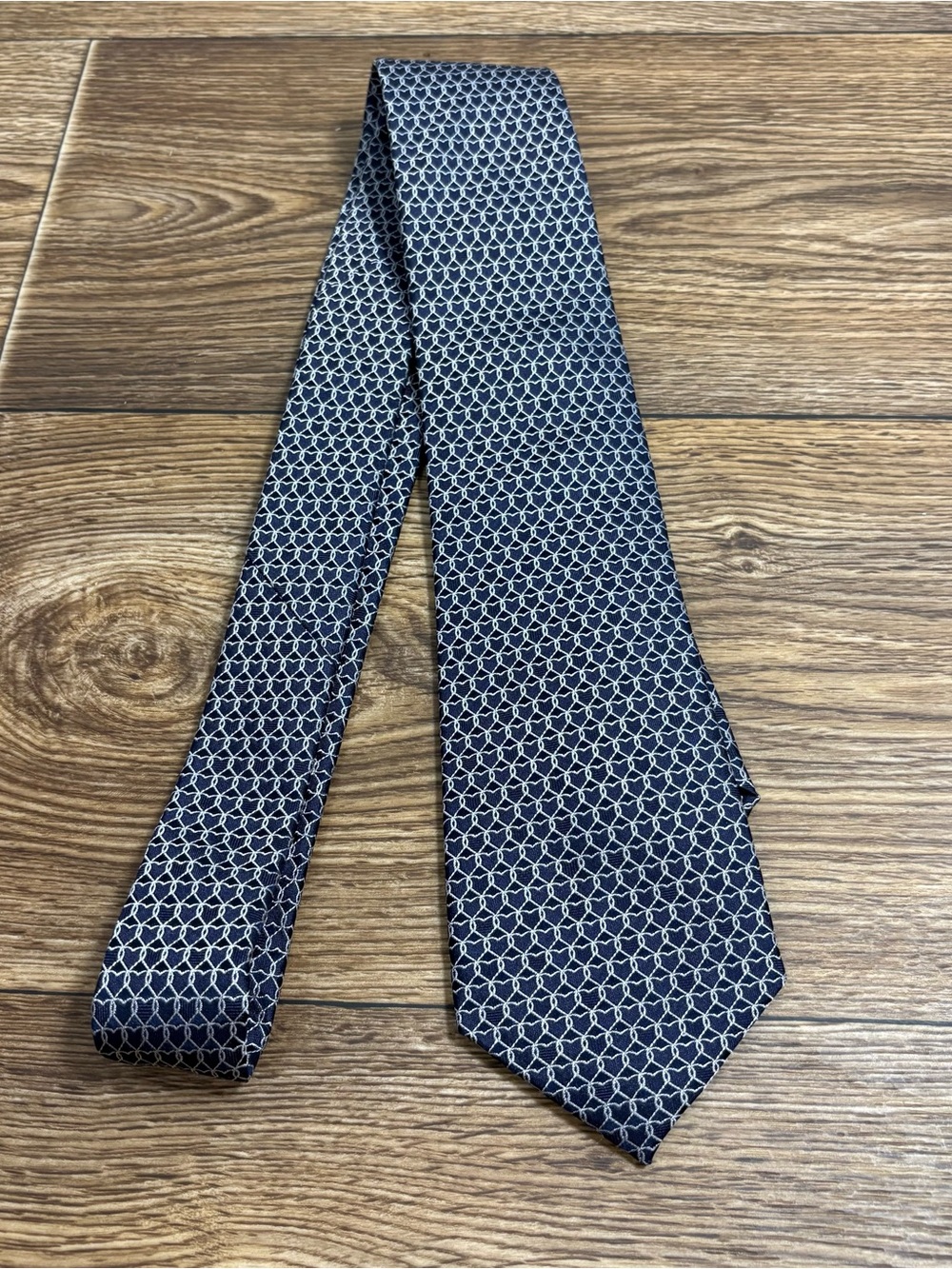 Charles Tyrwhitt Luxury 100% Silk Tie Navy Blue Silver Geometric Made London